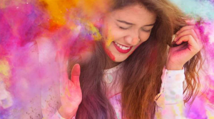 హోలీ రంగులతో అమ్మాయిలు మీ అందం జాగ్రత్త.. ఈ టిప్స్ ఫాలో అయిపోండి..!